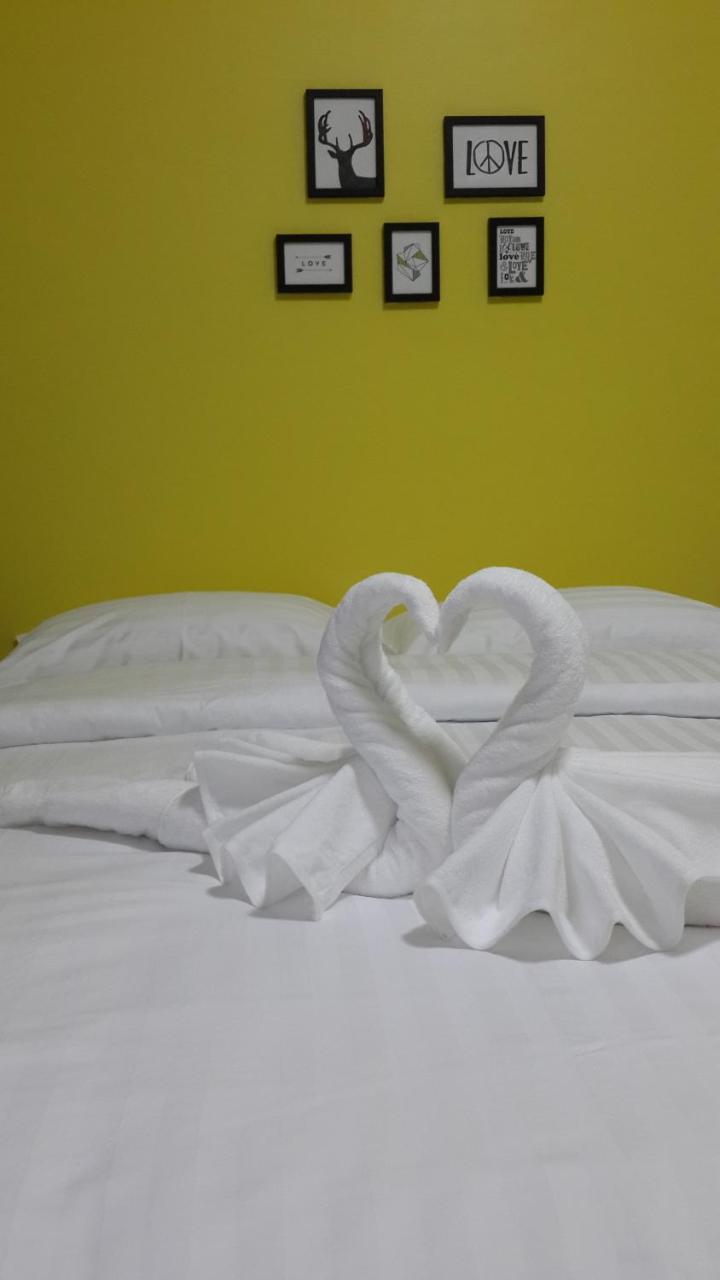 Hotel Patchy & Ppraw Family à Ubon Ratchathani Extérieur photo