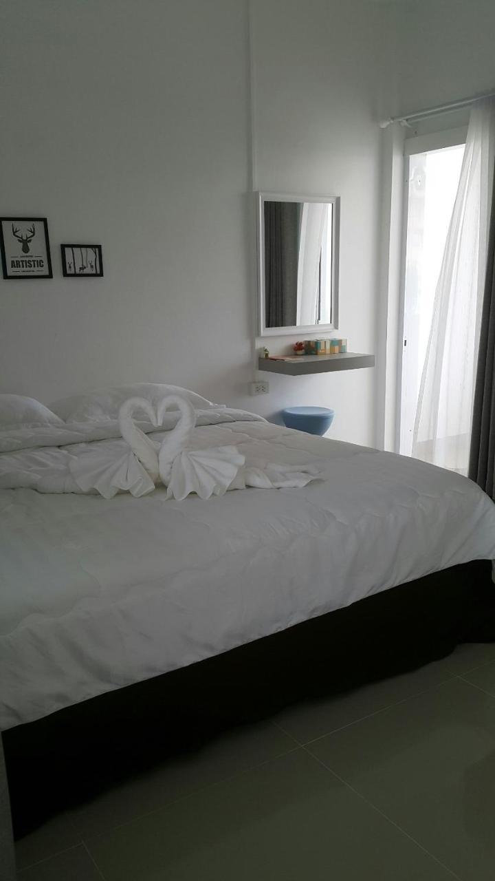 Hotel Patchy & Ppraw Family à Ubon Ratchathani Extérieur photo