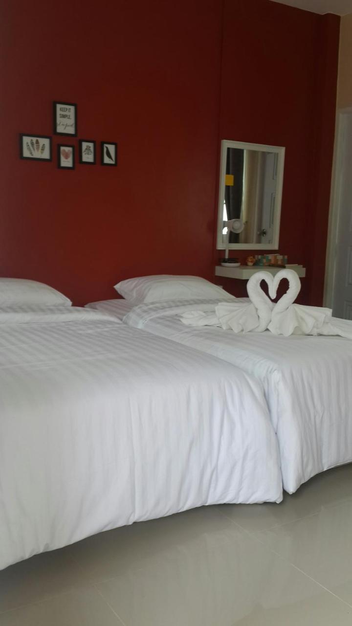 Hotel Patchy & Ppraw Family à Ubon Ratchathani Extérieur photo